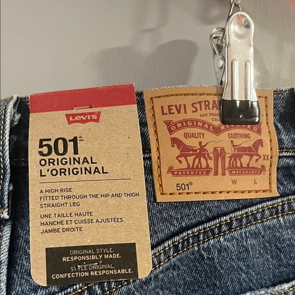 Levi's Women's Straight Leg Jeans in Classic Blue Size 24/30 - Picture 3 of 7
